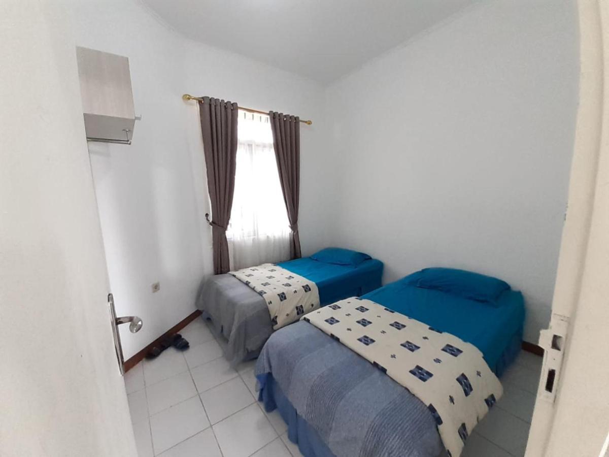 Aries Biru Hotel & Villa Puncak Exterior photo