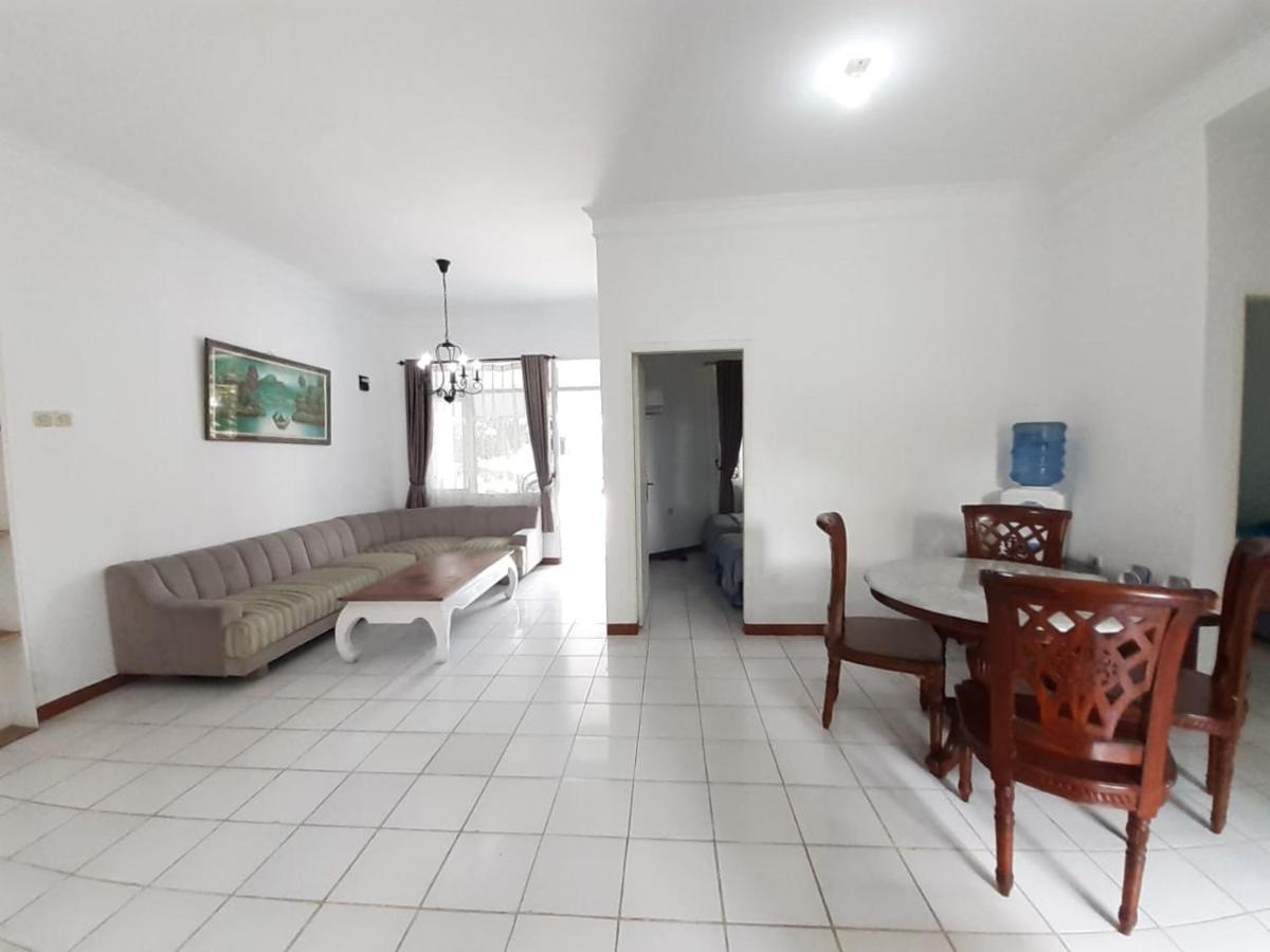 Aries Biru Hotel & Villa Puncak Exterior photo