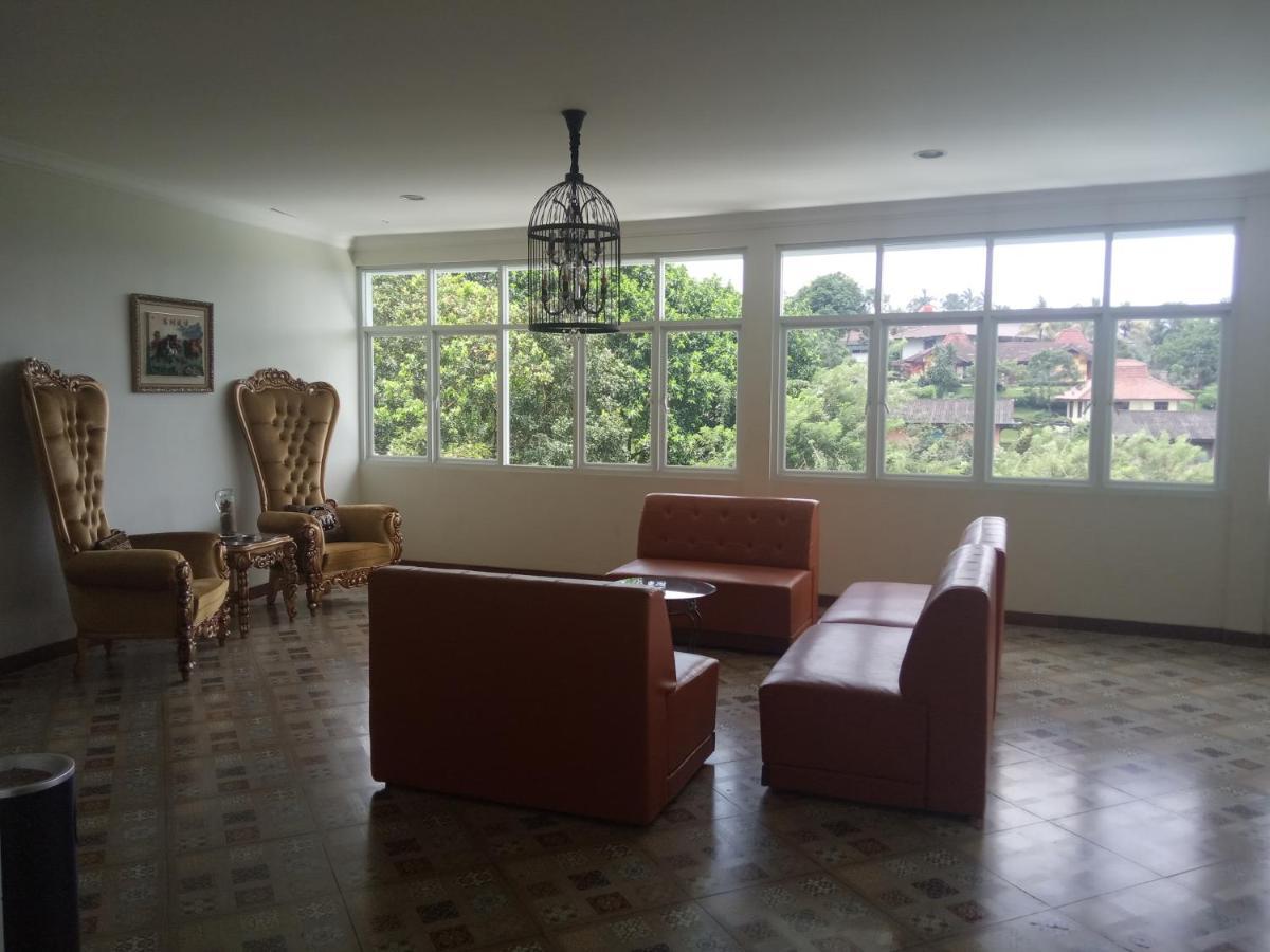 Aries Biru Hotel & Villa Puncak Exterior photo