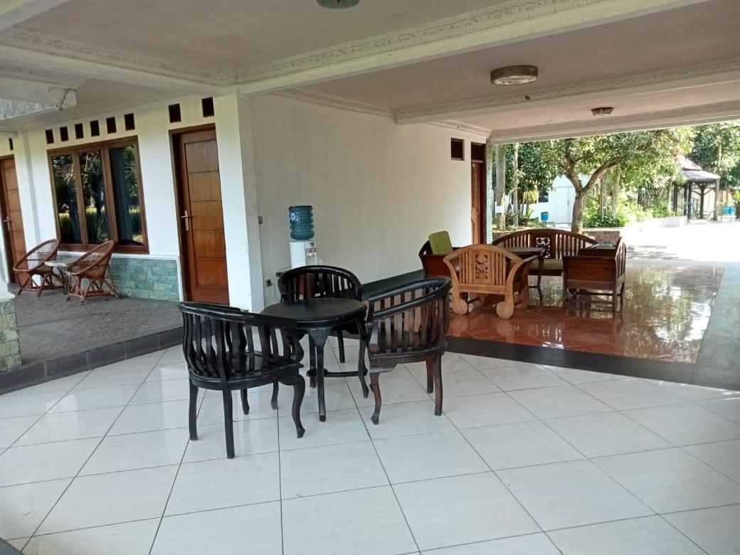 Aries Biru Hotel & Villa Puncak Exterior photo