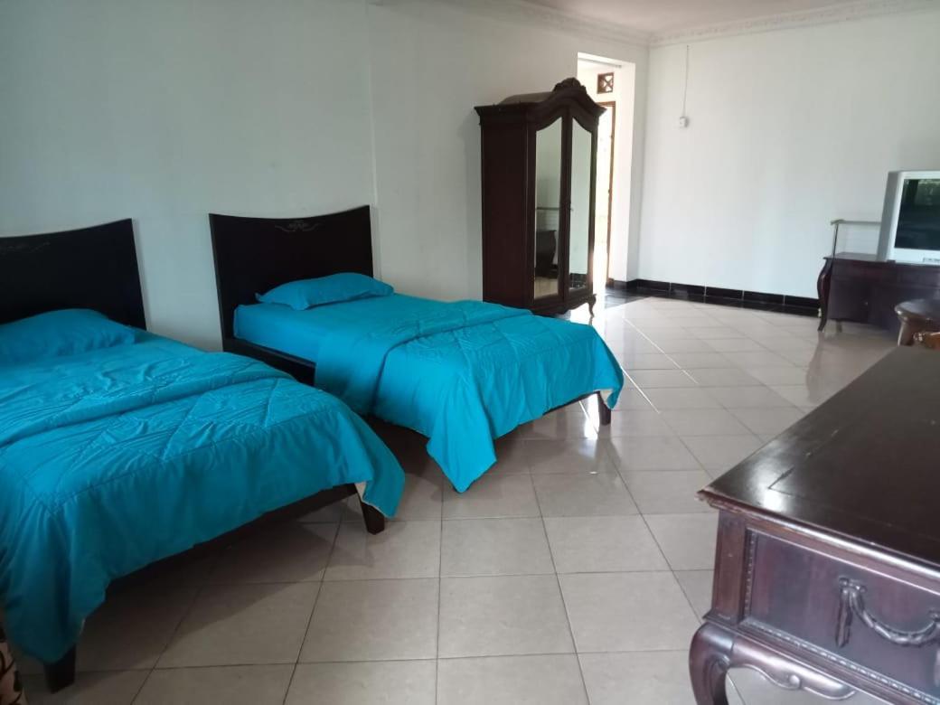 Aries Biru Hotel & Villa Puncak Exterior photo