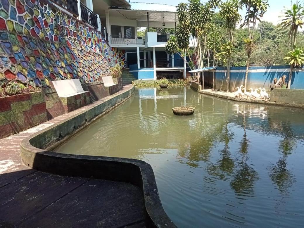Aries Biru Hotel & Villa Puncak Exterior photo