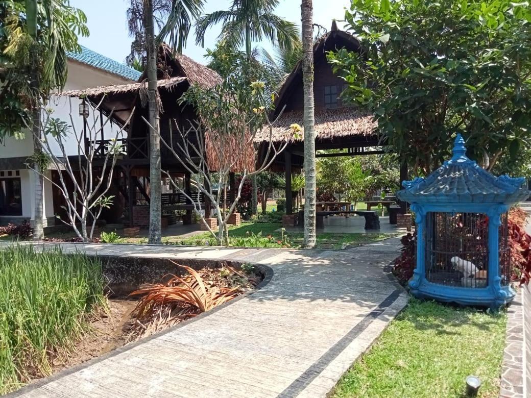 Aries Biru Hotel & Villa Puncak Exterior photo