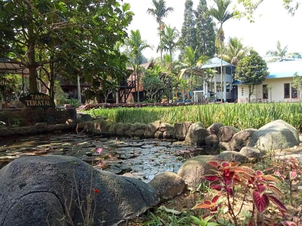 Aries Biru Hotel & Villa Puncak Exterior photo