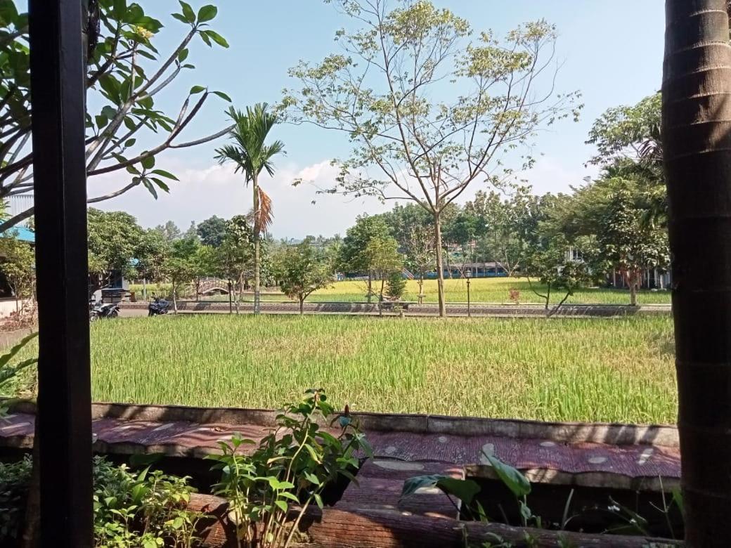 Aries Biru Hotel & Villa Puncak Exterior photo