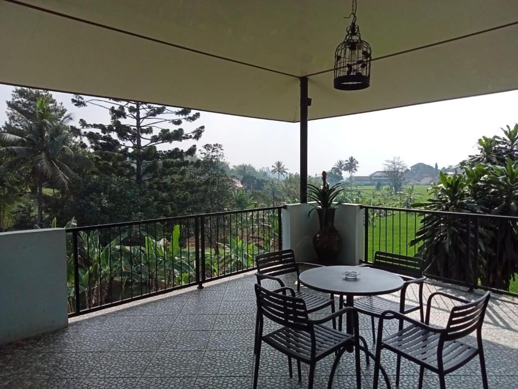 Aries Biru Hotel & Villa Puncak Exterior photo