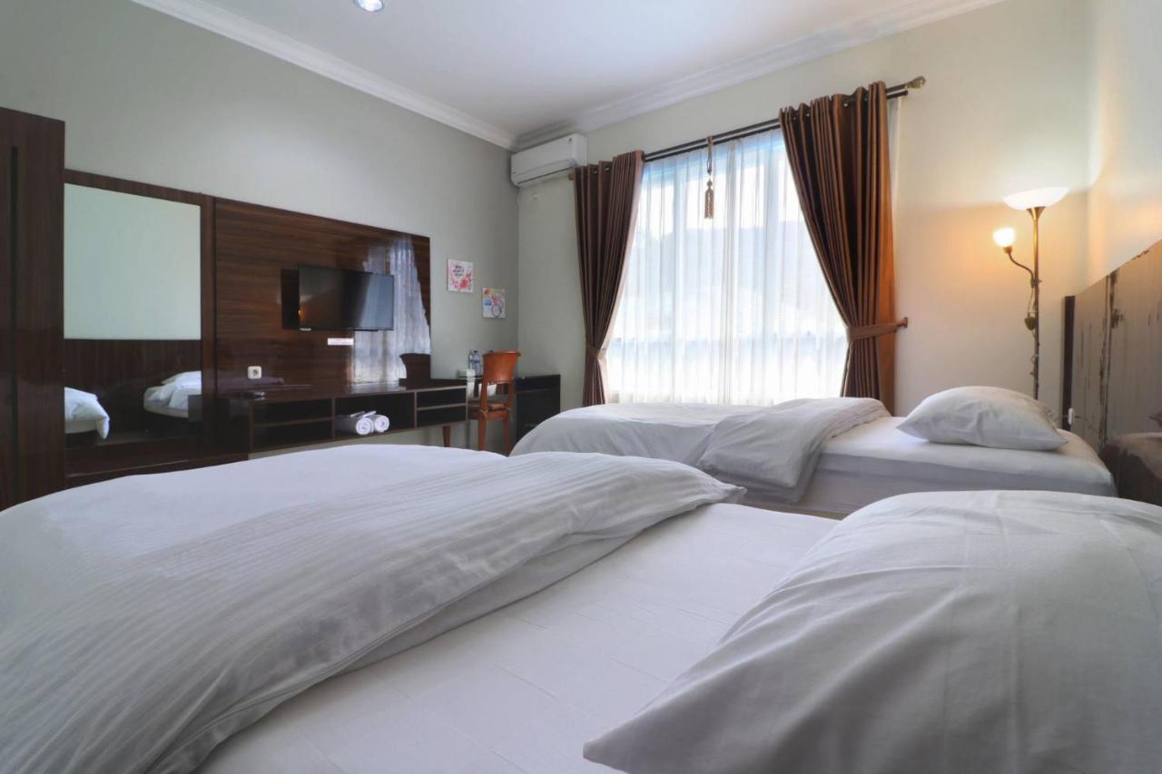 Aries Biru Hotel & Villa Puncak Exterior photo