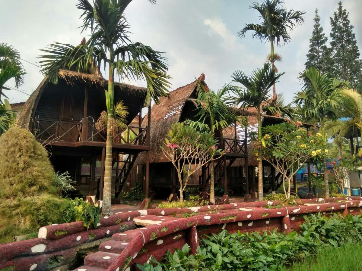 Aries Biru Hotel & Villa Puncak Exterior photo